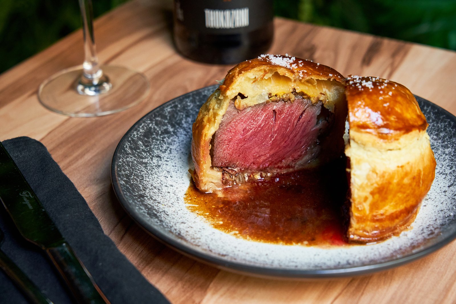 Le Bœuf Wellington, plat signature du restaurant ART à Lyon