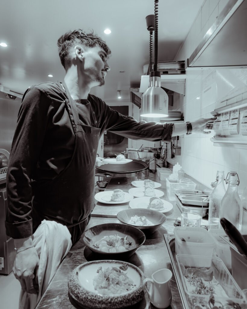 Alexandre Tremblais, chef de cuisine d'ART, au passe