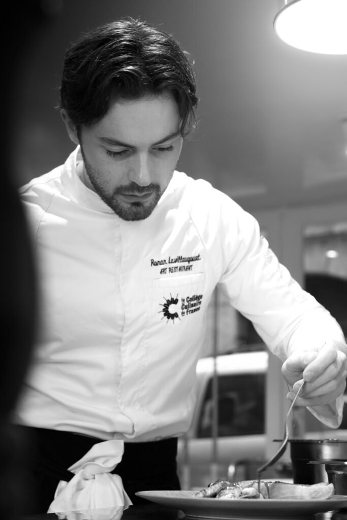 Ronan Lavillaugouet, chef et hôte d'ART, en cuisine